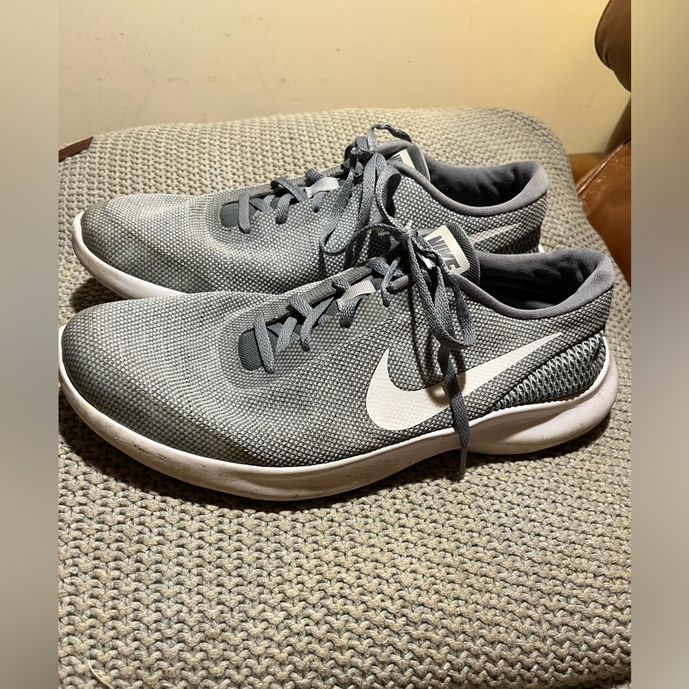 Nike Tennis Shoes for men size 11 1/2